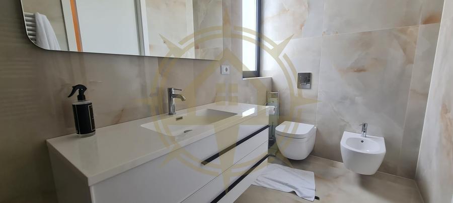 Casă cu 4 camere cu Piscina în Snagov