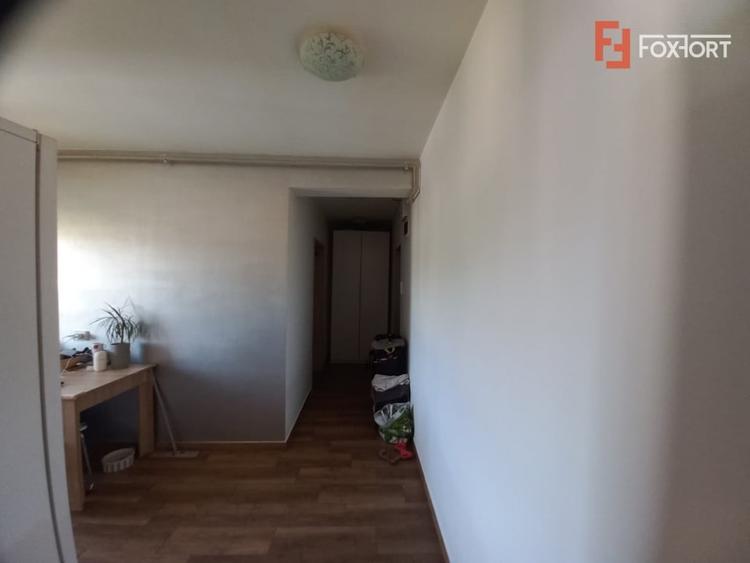 Apartament cu 3 camere semidecomandat, mobilat în UMT
