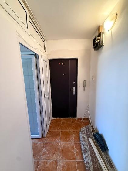 Apartament cu 3 camere semidecomandat în Alexandru cel Bun