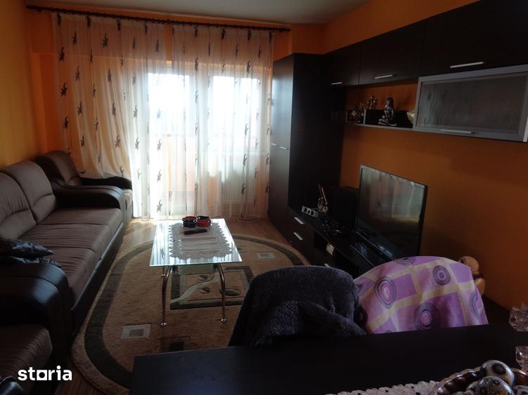Apartament cu 3 camere decomandat în Bujac