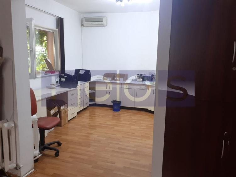 Casă individuală cu 8 camere cu Teren 200 Mp în Unirii