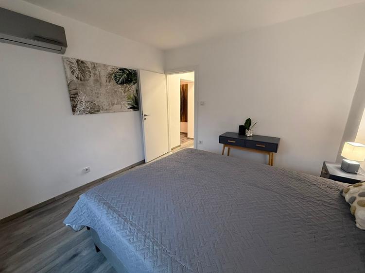 Apartament cu 3 camere semidecomandat în 13 Septembrie