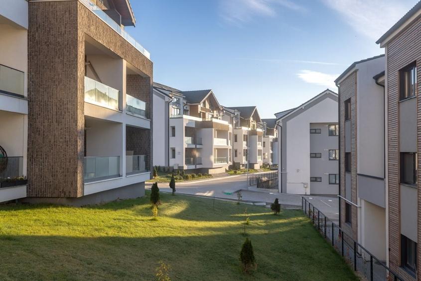 Apartament cu 3 camere semidecomandat în Exterior Vest
