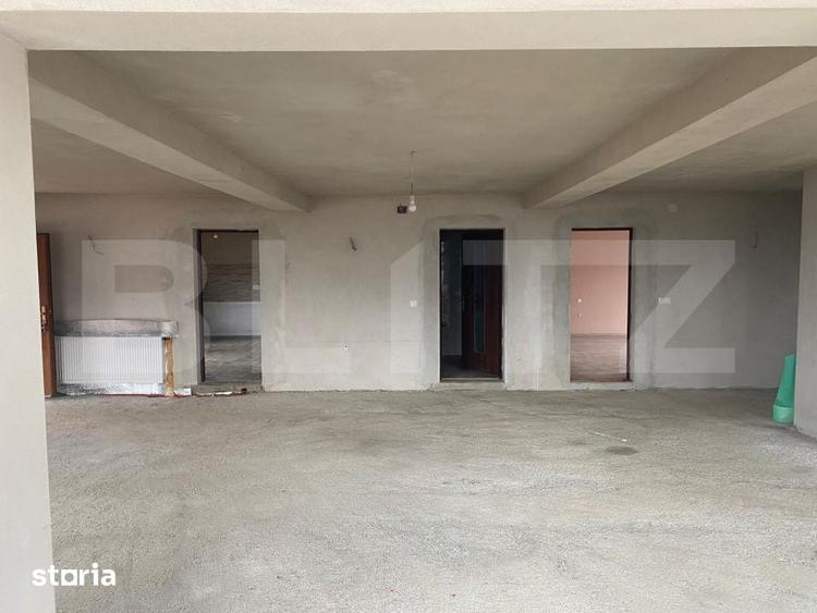 Casă cu 5 camere cu Teren 7100 Mp în Salva