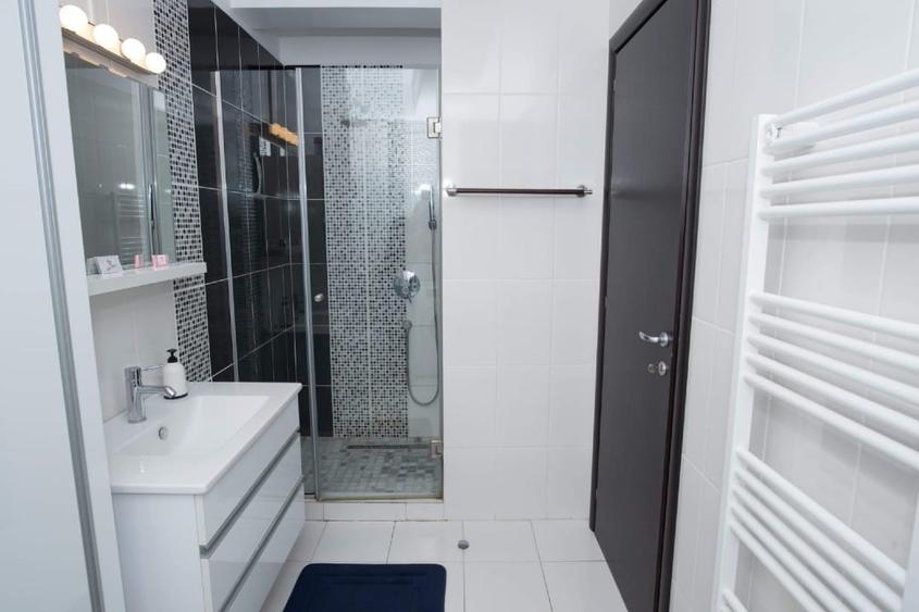 Apartament cu 2 camere decomandat, mobilat în Central