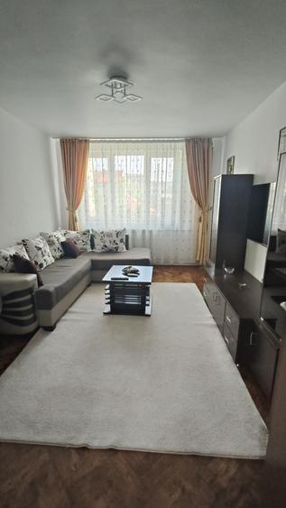 Apartament cu 3 camere decomandat în Exterior Vest