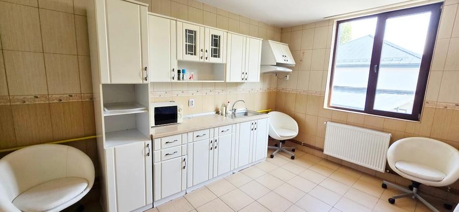 Apartament cu 4 camere decomandat în Băneasa