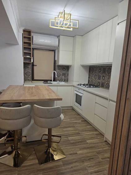 Apartament cu 4 camere decomandat în Central