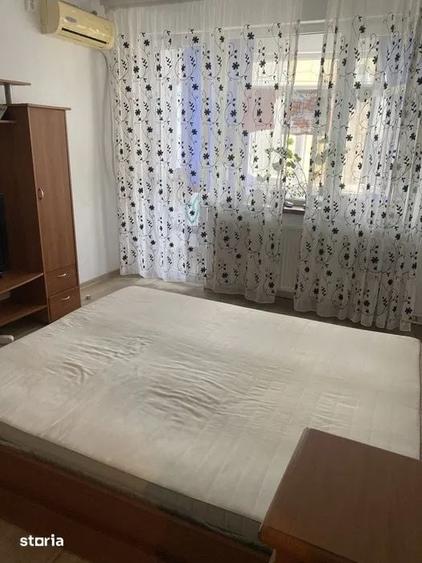 Apartament cu 3 camere decomandat în Tei