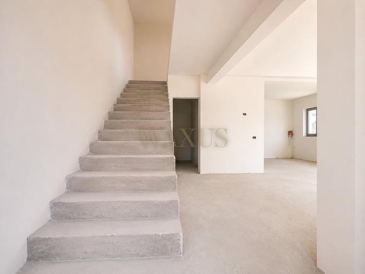 Duplex cu 4 camere cu Canalizare în Florești