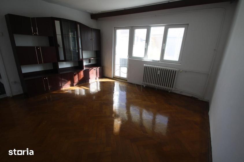 Apartament cu 3 camere decomandat în Girocului — fotografia 1