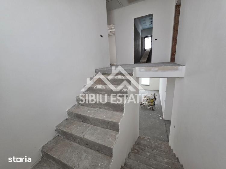Casă cu 5 camere cu Teren 500 Mp în Central