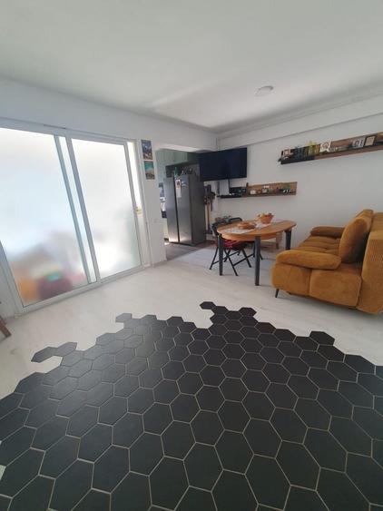Apartament cu 3 camere decomandat în Exterior Vest