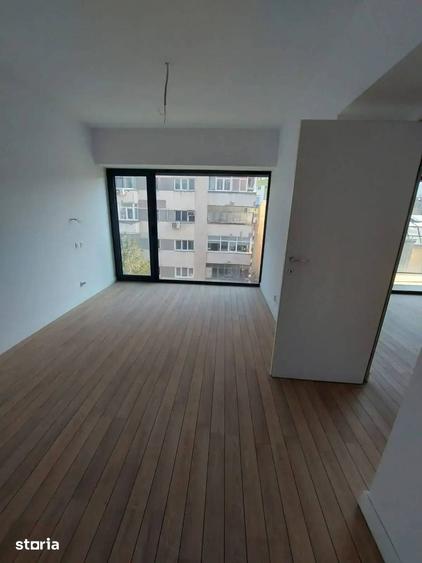Apartament cu 3 camere semidecomandat în 13 Septembrie