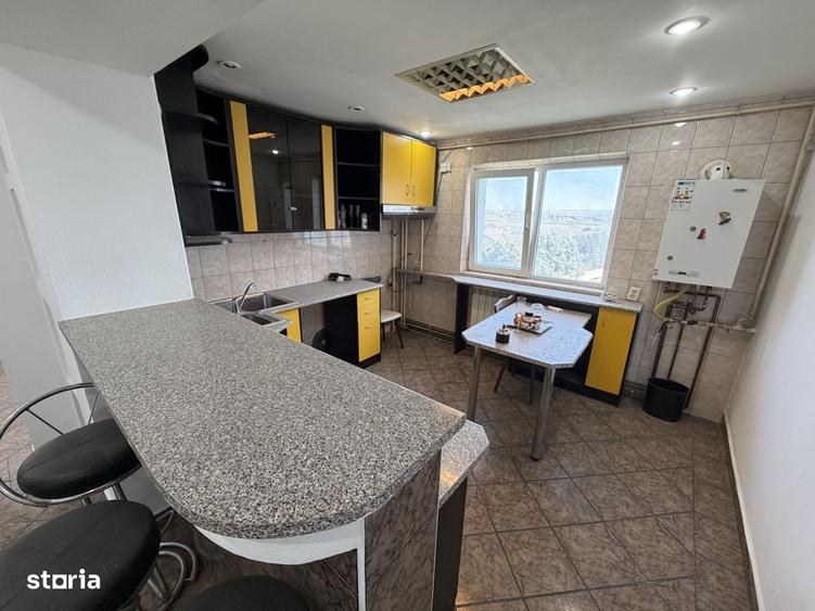Apartament cu 3 camere decomandat în Ștefan cel Mare
