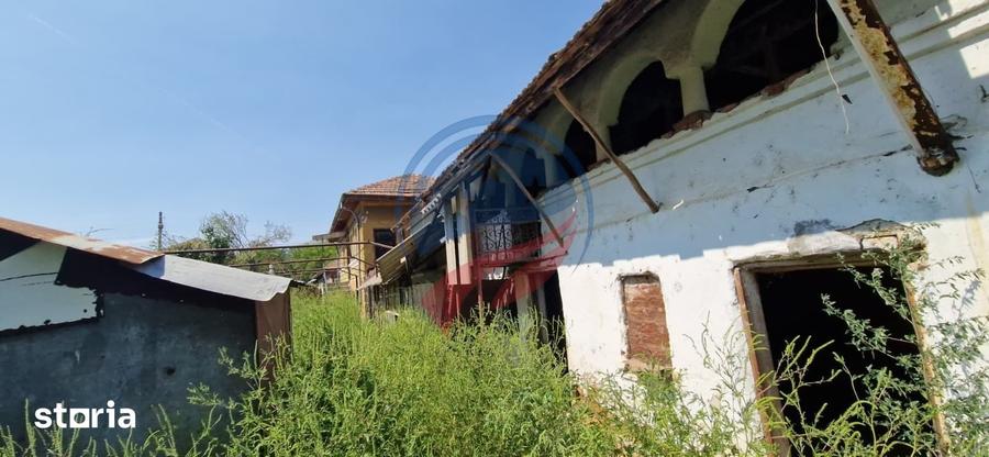Casă cu 5 camere cu Teren 2200 Mp în Calopăr
