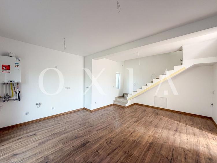 Duplex cu 4 camere cu Canalizare în Parța