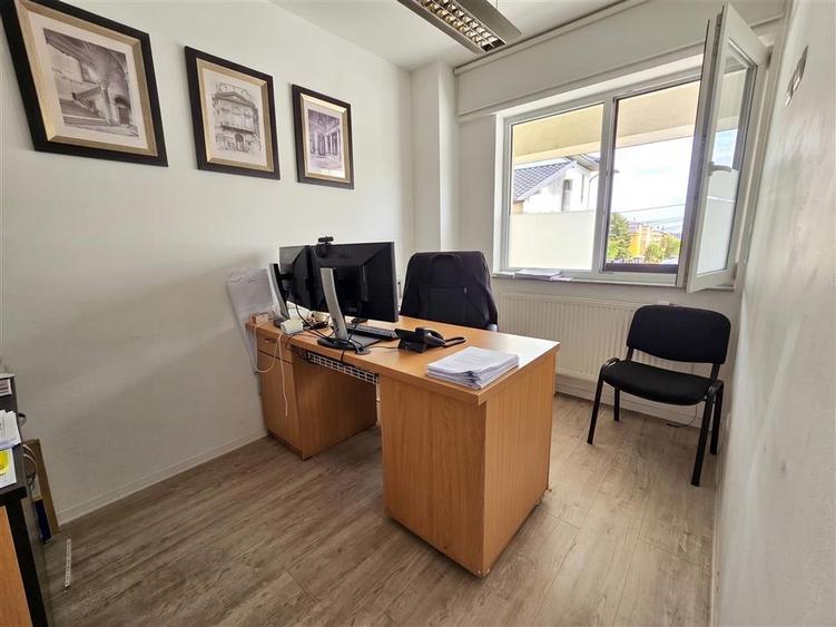 Birou, de 139.30000305176 mp, în Obcini