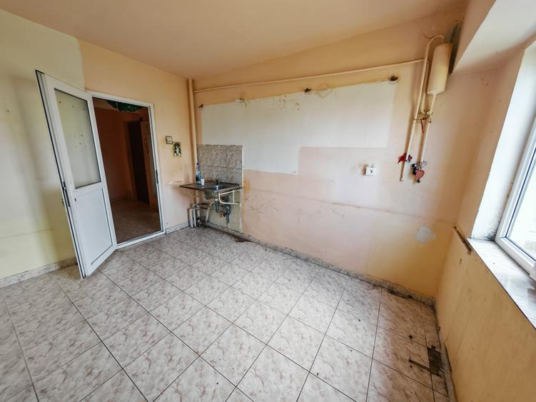 Apartament cu 3 camere decomandat în Faleza Nord