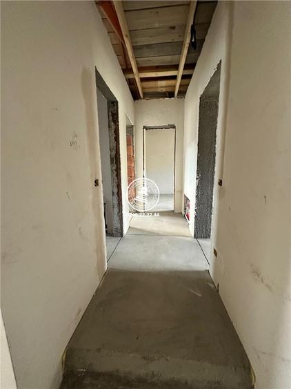 Casă cu 5 camere decomandat cu Teren 155 Mp în Tomești