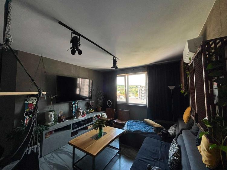 Apartament cu 2 camere semidecomandat în Florești