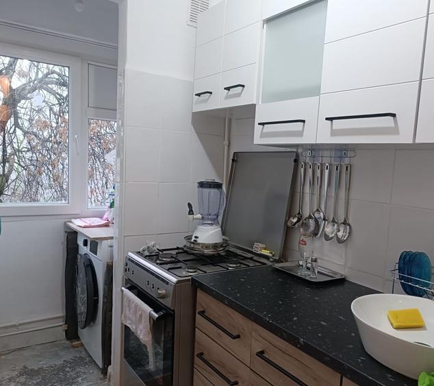 Apartament cu 2 camere semidecomandat în Berceni