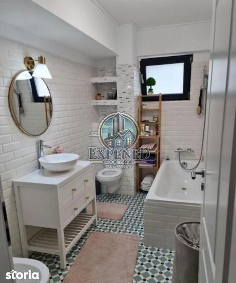 Apartament cu 3 camere decomandat în Titan