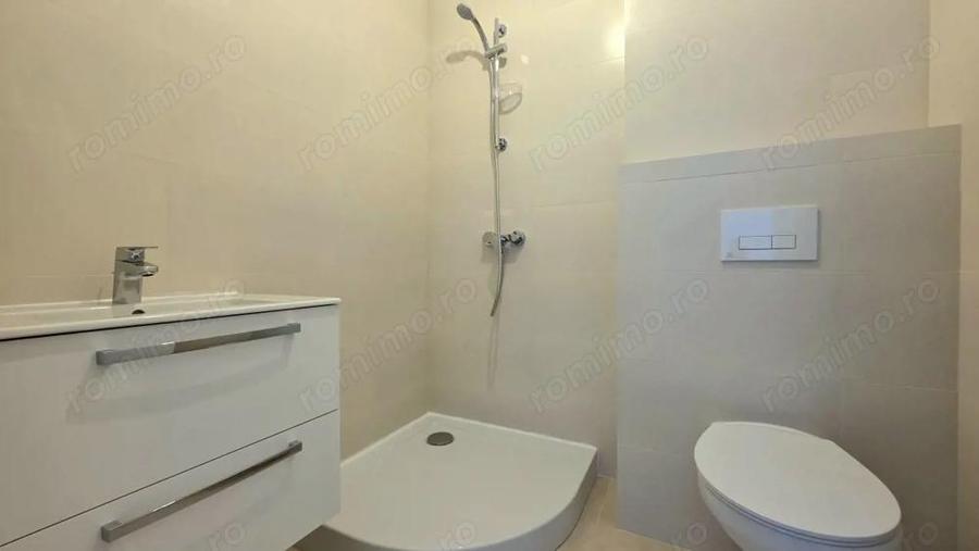 Apartament cu 3 camere semidecomandat în Colentina