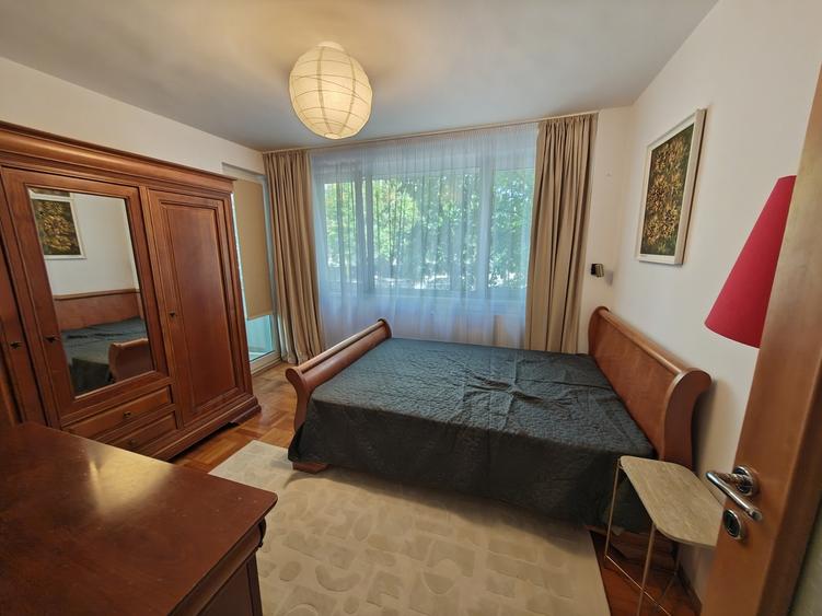 Apartament cu 3 camere semidecomandat, mobilat în Muncii