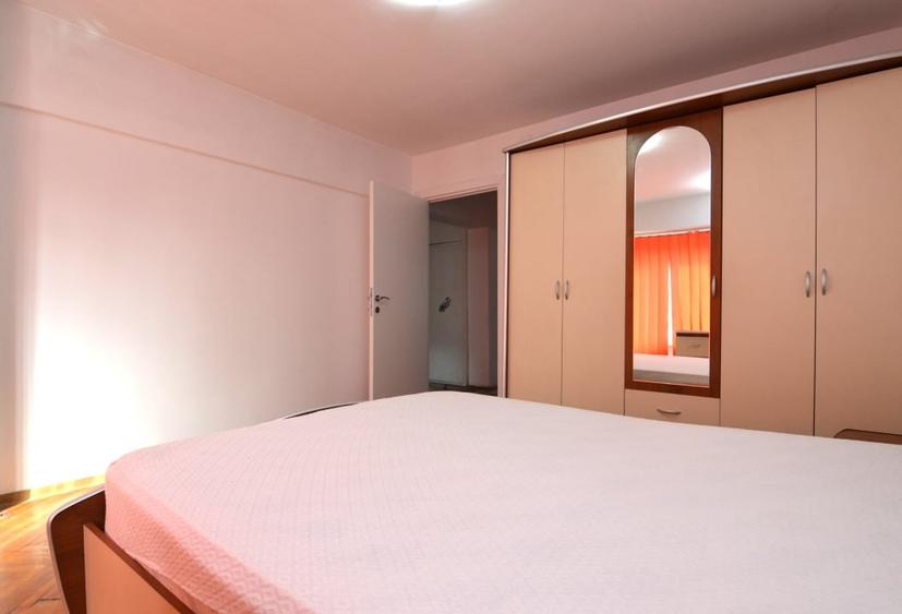 Apartament cu 4 camere decomandat, mobilat în Unirii