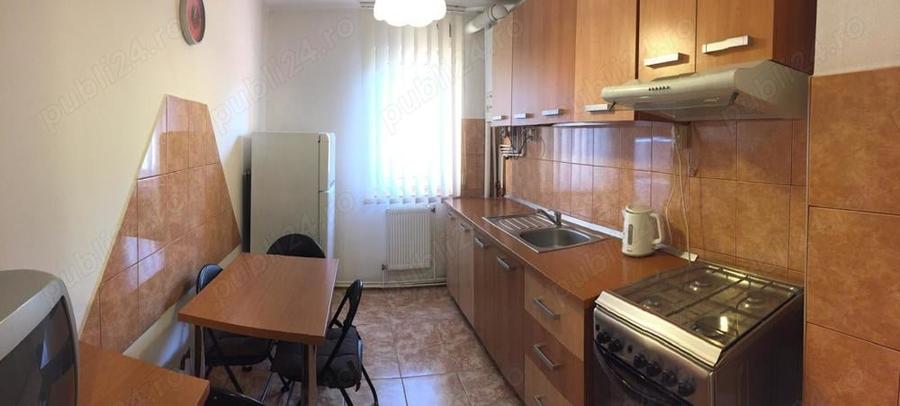 Apartament cu 3 camere semidecomandat în Ghimbav