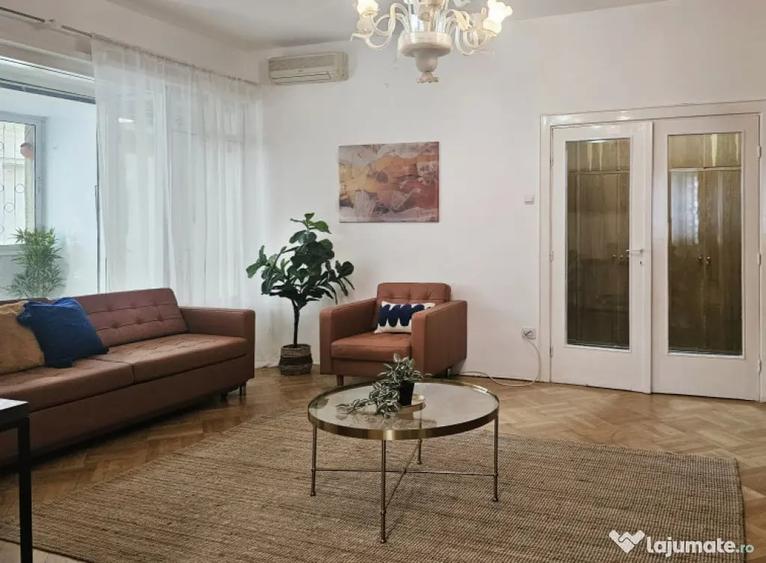 Apartament cu 4 camere semidecomandat în Capitale