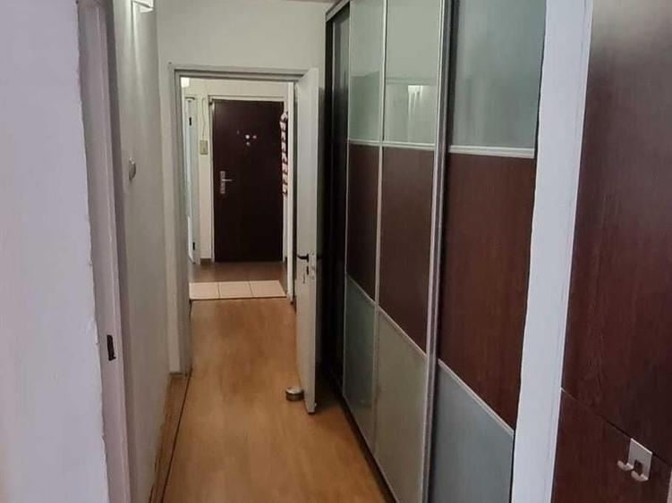 Apartament cu 3 camere decomandat, mobilat în Lăpuș