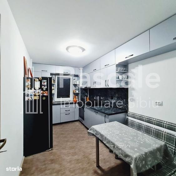 Casă cu 4 camere în Cristian