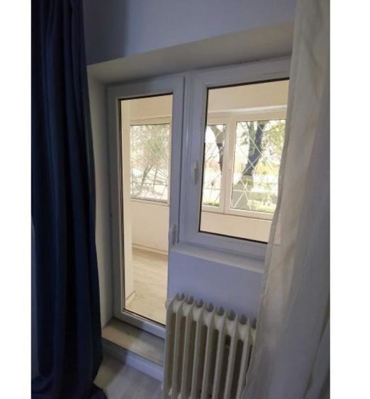 Apartament cu 3 camere semidecomandat în Văcăresti