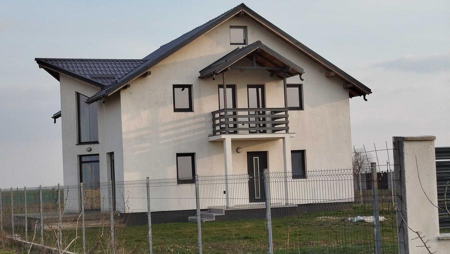 Casă cu 4 camere în Ghercești