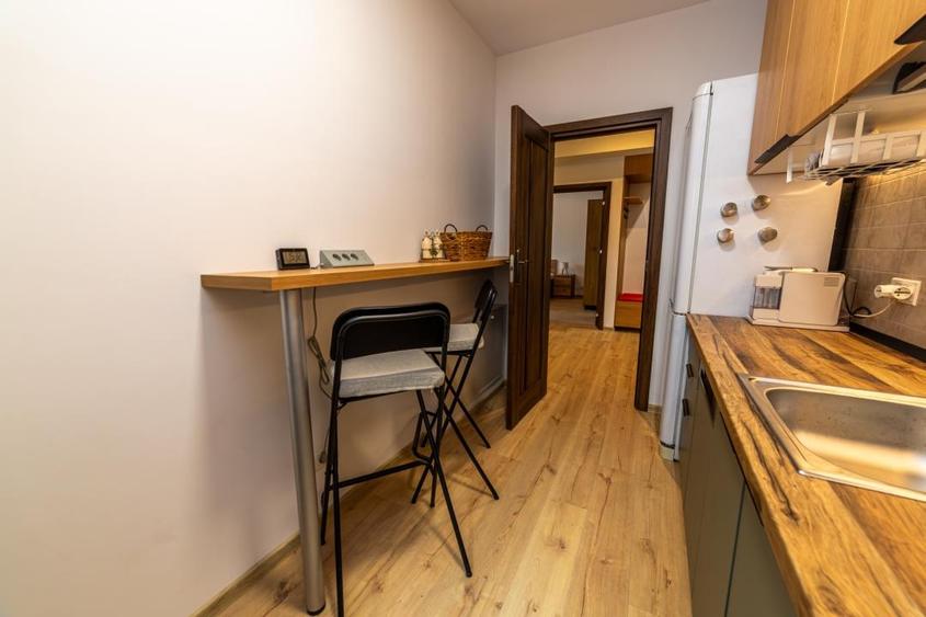 Apartament cu 2 camere decomandat, mobilat în Jiului