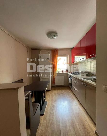 Apartament cu 2 camere decomandat în Tractorul