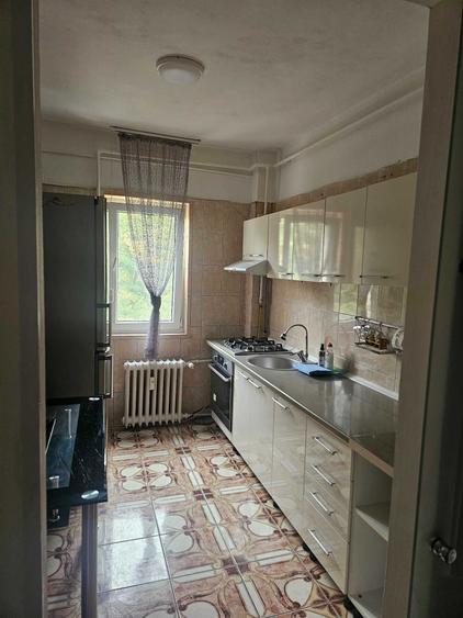 Apartament cu 3 camere semidecomandat în Nord