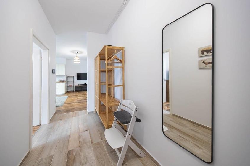 Apartament cu 3 camere decomandat, mobilat în Central