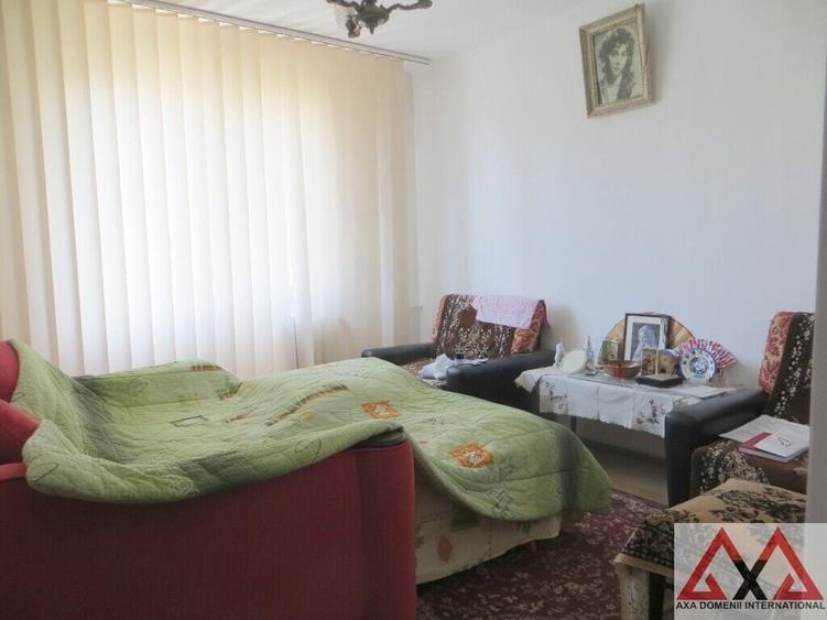 Apartament cu 3 camere decomandat în Dristor