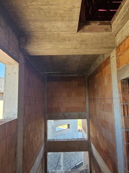 Casă individuală cu 4 camere cu Canalizare în Cârcea