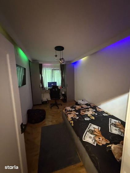 Apartament cu 4 camere în Tineretului
