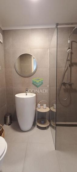 Apartament cu 3 camere semidecomandat în P-ta Presei Libere