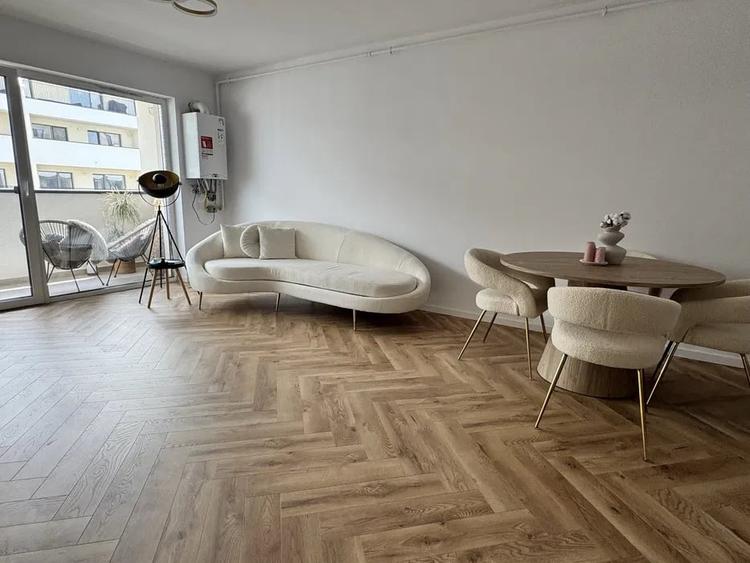 Apartament cu 2 camere semidecomandat, mobilat în Florești