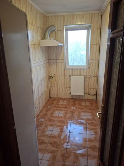 Apartament cu 3 camere semidecomandat în Militari