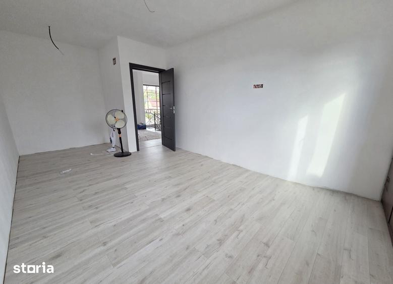 Casă cu 4 camere cu Teren 1300 Mp în Răzvad