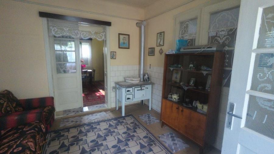 Casă cu 4 camere în Luna