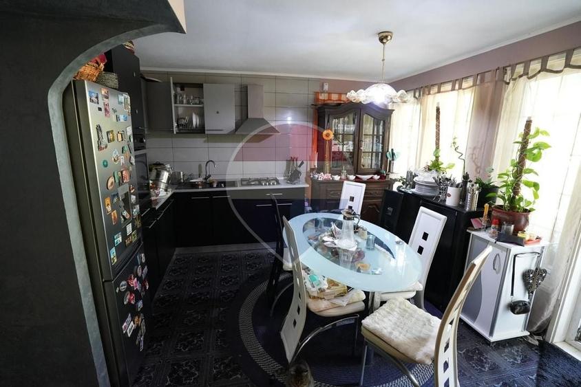 Casă individuală cu 4 camere cu Piscina în Central