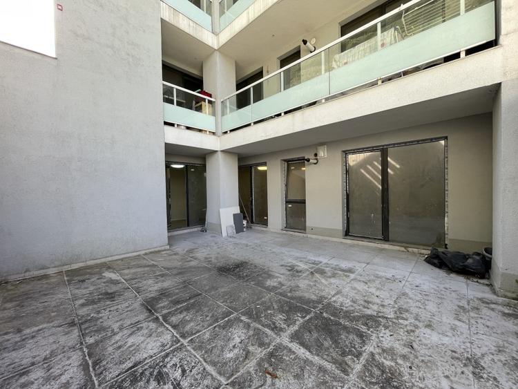 Apartament cu 3 camere semidecomandat în Grigorescu
